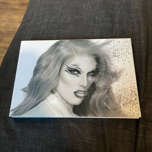 Jeffree Star cremated palette